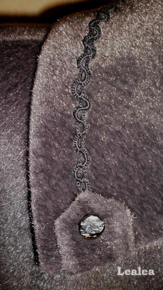 Пальто из искусственной нерпы.