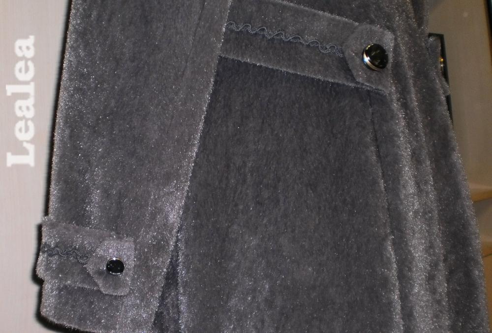 Пальто из искусственной нерпы.