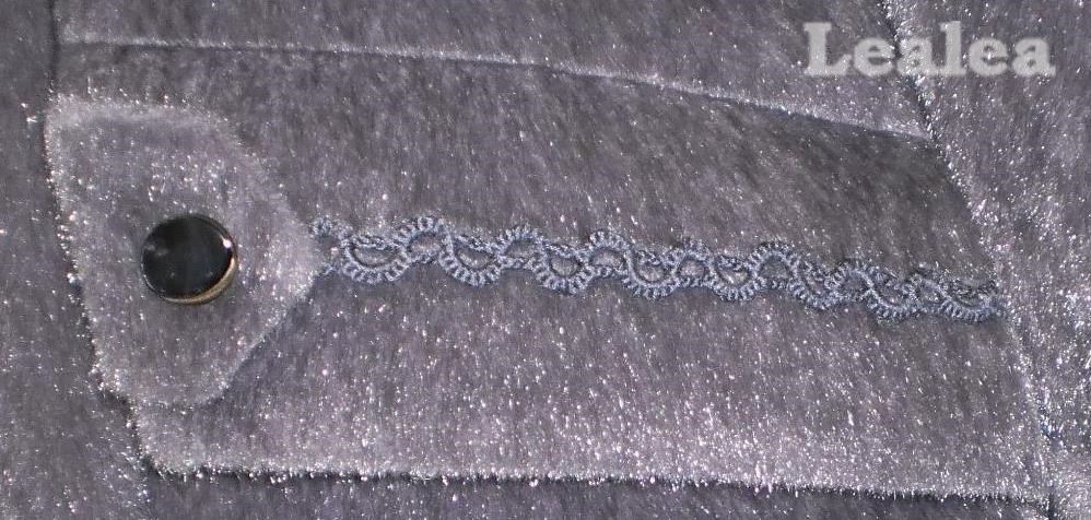 Пальто из искусственной нерпы.