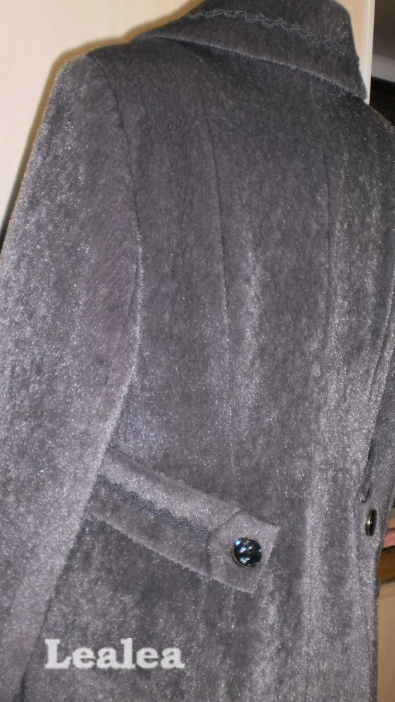 Пальто из искусственной нерпы.