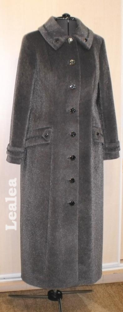 Пальто из искусственной нерпы.