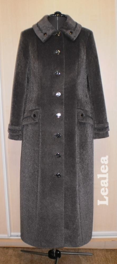 Пальто из искусственной нерпы.