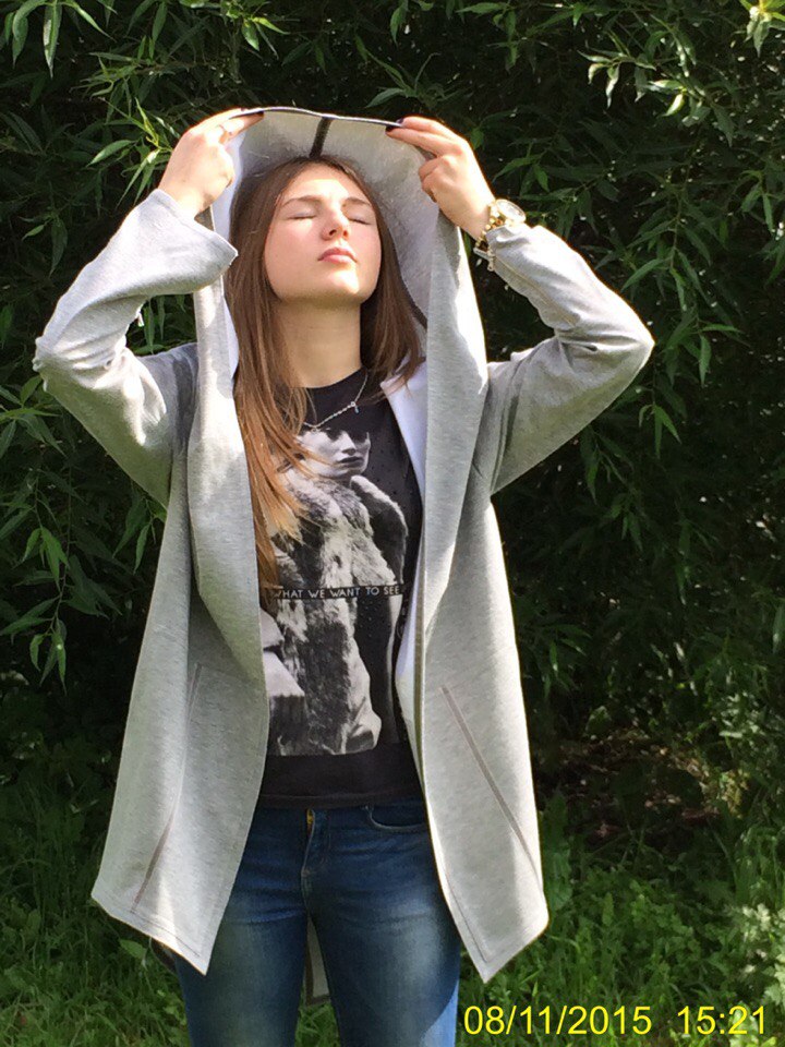 спортивная накидушка на красавице Алинке