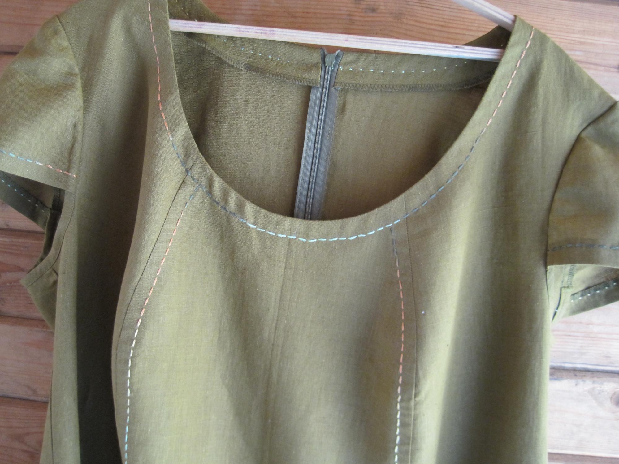 льяное платье цвета хаки