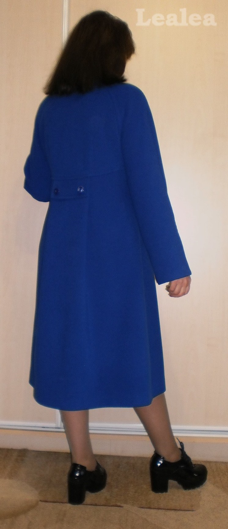 Пальто цвета электрик из кашемира.