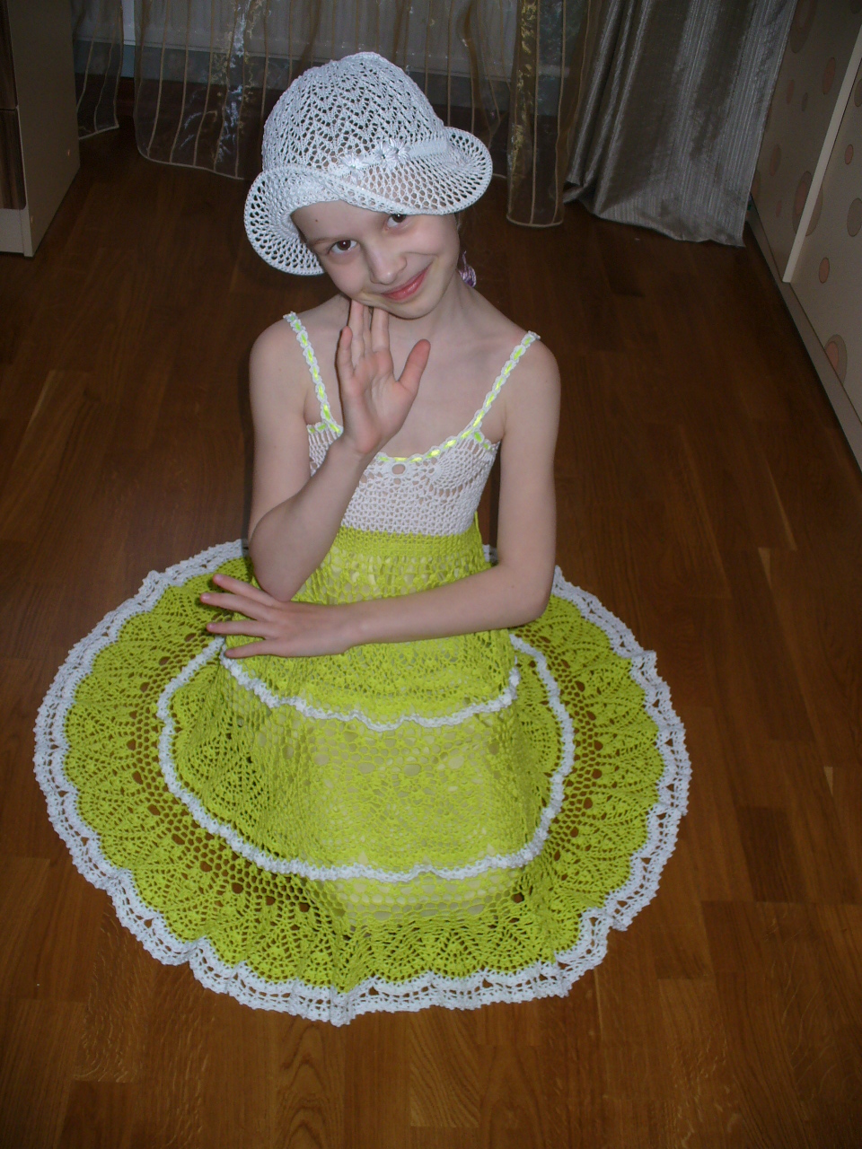 Сарафан, связанный крючком.