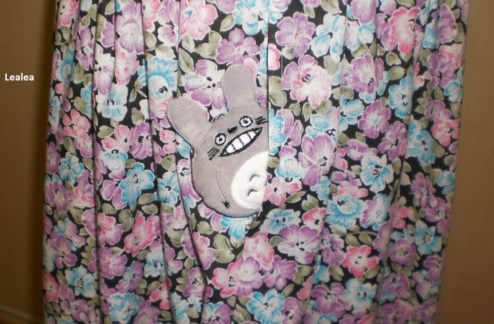 Платье с вставкой по талии.