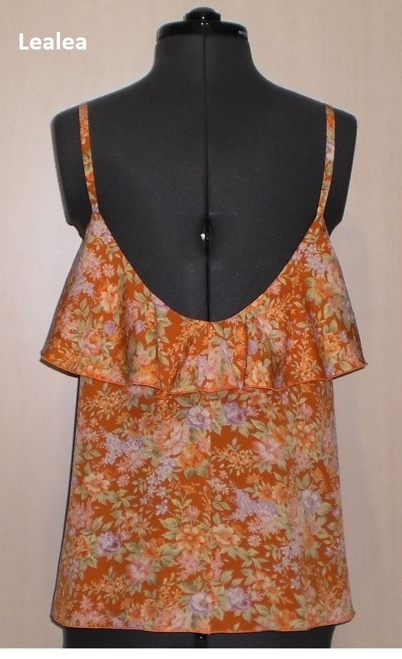 Топик с воланом.