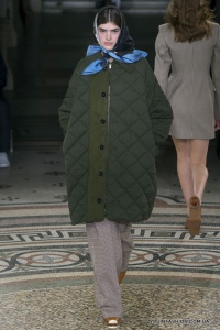 modnye_puxoviki_osen_zima_2017_2018_stella_mccartney.jpg
