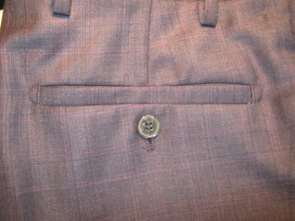 листочки на брюках