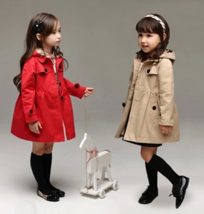 Autumn_And_Spring_Girls_Red_Long_Plaid_Trench_Coat_Little_Girl_Fashion_Hooded_Raincoat.jpg