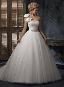 tulle_and_organza_one_shoulder_neckline_ball_gown_wedding_dress.jpg