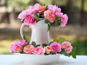 rozy_cvety_buket_kuvshin_butony_45220_1600x1200.jpg