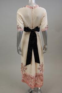 An_embroidered_white_linen_summer_gown__circa_1912_4.jpg