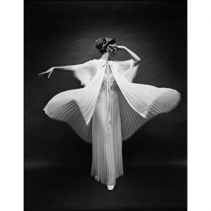 lg_5671901_vf_butterfly_robe_arm_outa.jpg