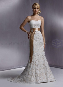 lace_slim_strapless_scalloped_neckline_a_line_wedding_dress_uk.jpg