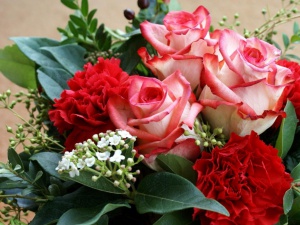 roses_carnations_flowers_bouquet_leaves_1280x960.jpg