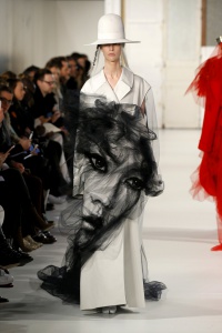 Face_Motifs_Popped_Up_Clothes_Maison_Margiela.jpg