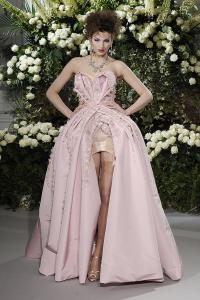 John_Galliano_Shows_Little_Garter_Fall_2009_Christian_Dior_Couture.jpg