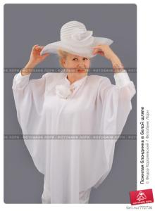 pozhilaya_blondinka_v_beloi_shlyape_0000772736_preview.jpg
