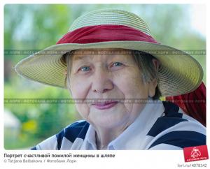portret_schastlivoi_pozhiloi_zhenschiny_v_shlyape_0004078342_preview.jpg