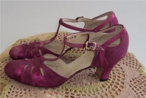vintage_1920s_purple_dancing_satin_shoes_heels.jpeg