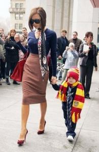 Victoria_Beckham_with_son___shopping_NYC.jpg