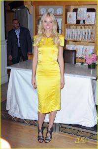 gwyneth_paltrow_my_fathers_daughter_book_signing_09.jpg
