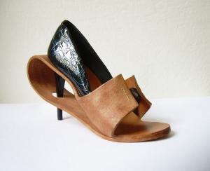 Zuzana_Serbak_futuristic_shoe_designs_10.jpeg