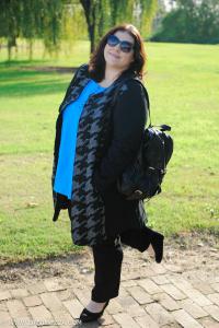 aussie_curves_plus_size_fashion_blogger_outfit_australian_new_zealand_blue_black_denim_jeans_casual_leather_backpack_brunette_curvy_lucabella_three_ways_5.jpg