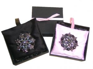bijou_moth_sachet_brooch_large.jpg