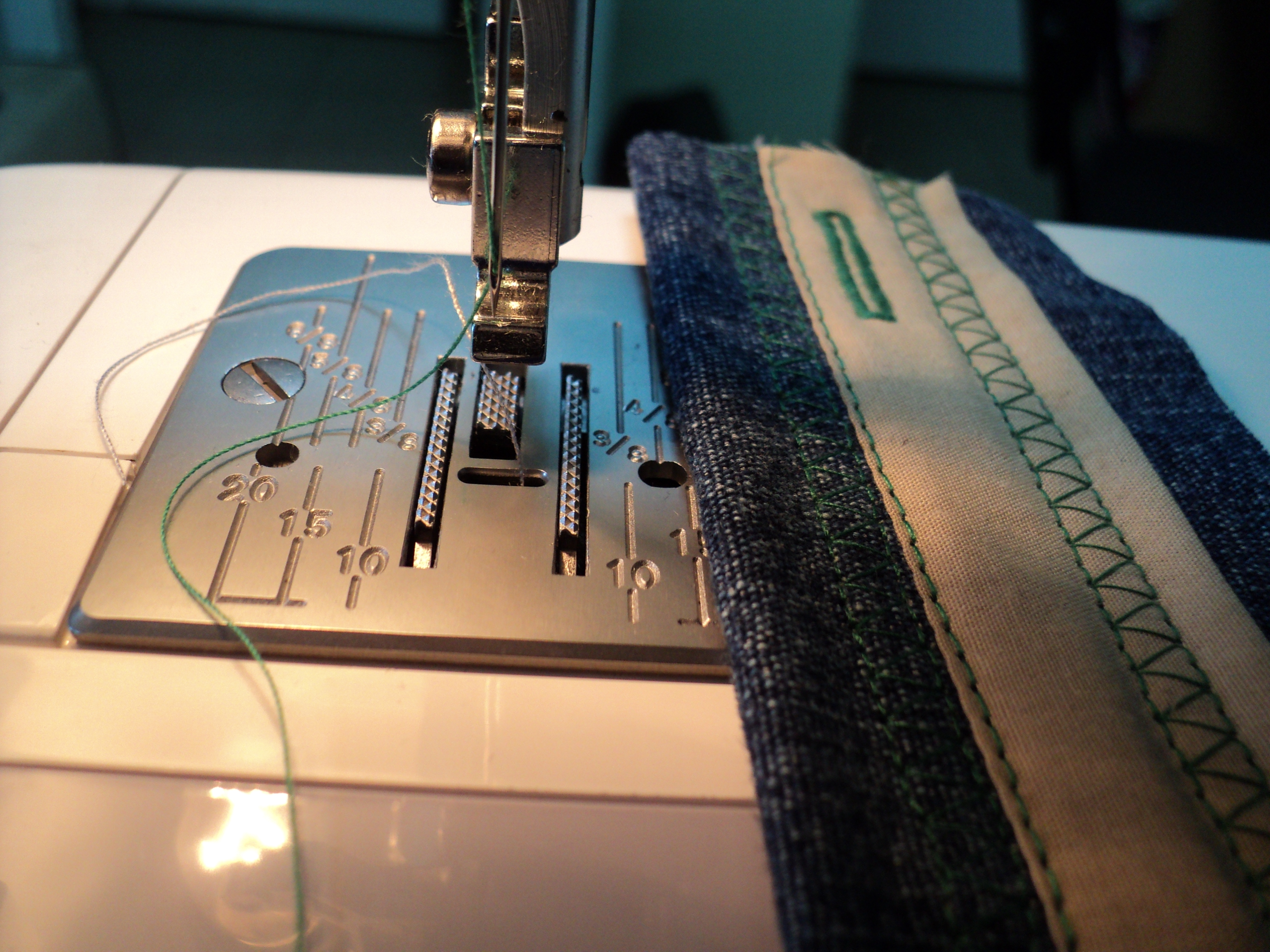 Brother 3550. Машинка джаноме строчка для трикотажа. Распошивальная машина шов с верхним застилом. Juki 654 иглы. Лапка для стёжки одеяла.